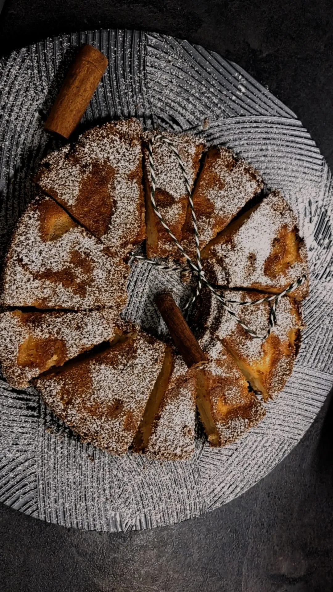 Labai paprastas, greitas ir skanus obuolių pyragas su sviestu