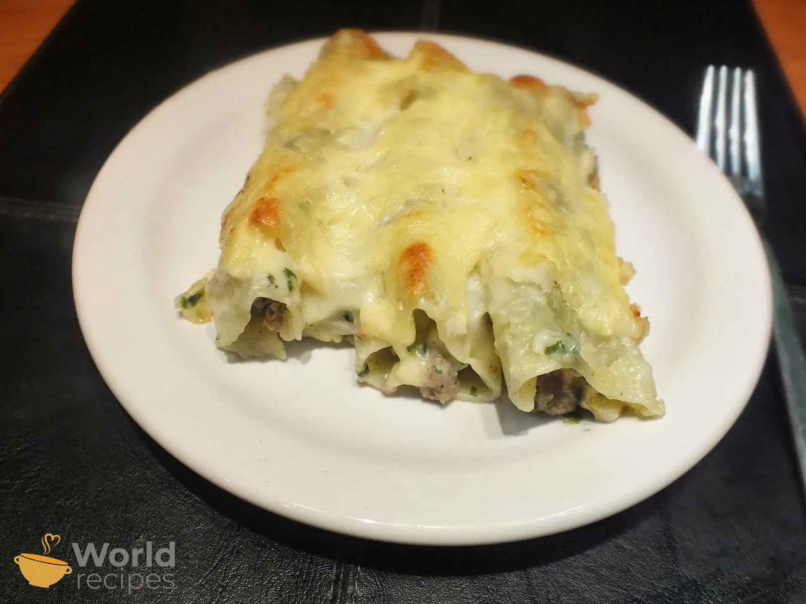 Įdaryti makaronų vamzdeliai "Cannelloni" su kalakutiena ir špinatais