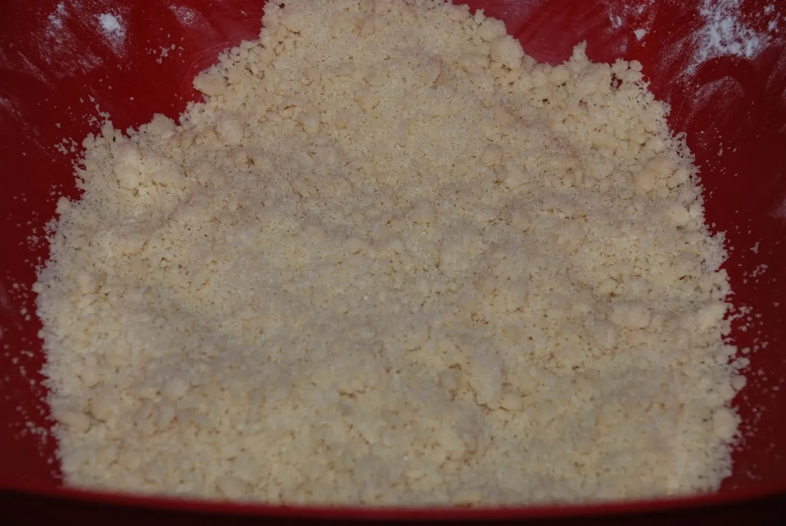 Šveicariškas riešutų pyragas su grietinėle