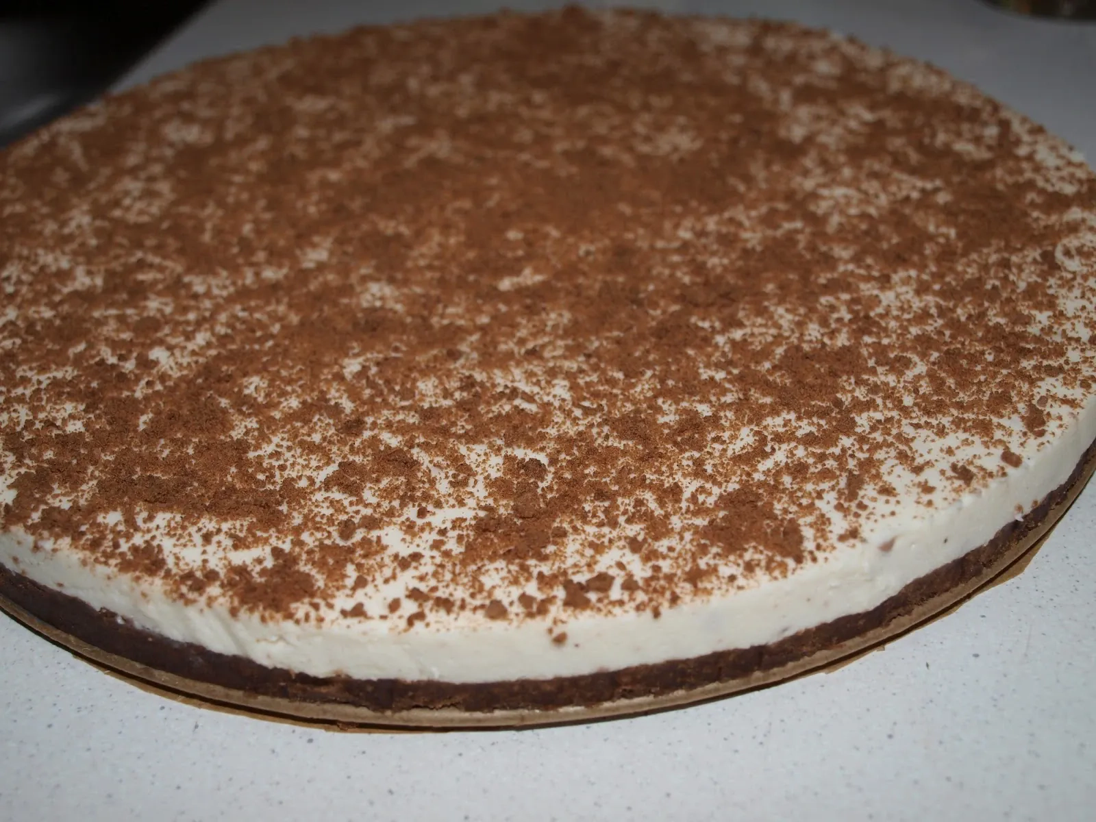 Varškės tortas "Marsas" su grietinėle ir šokoladinių sausainių pagrindu