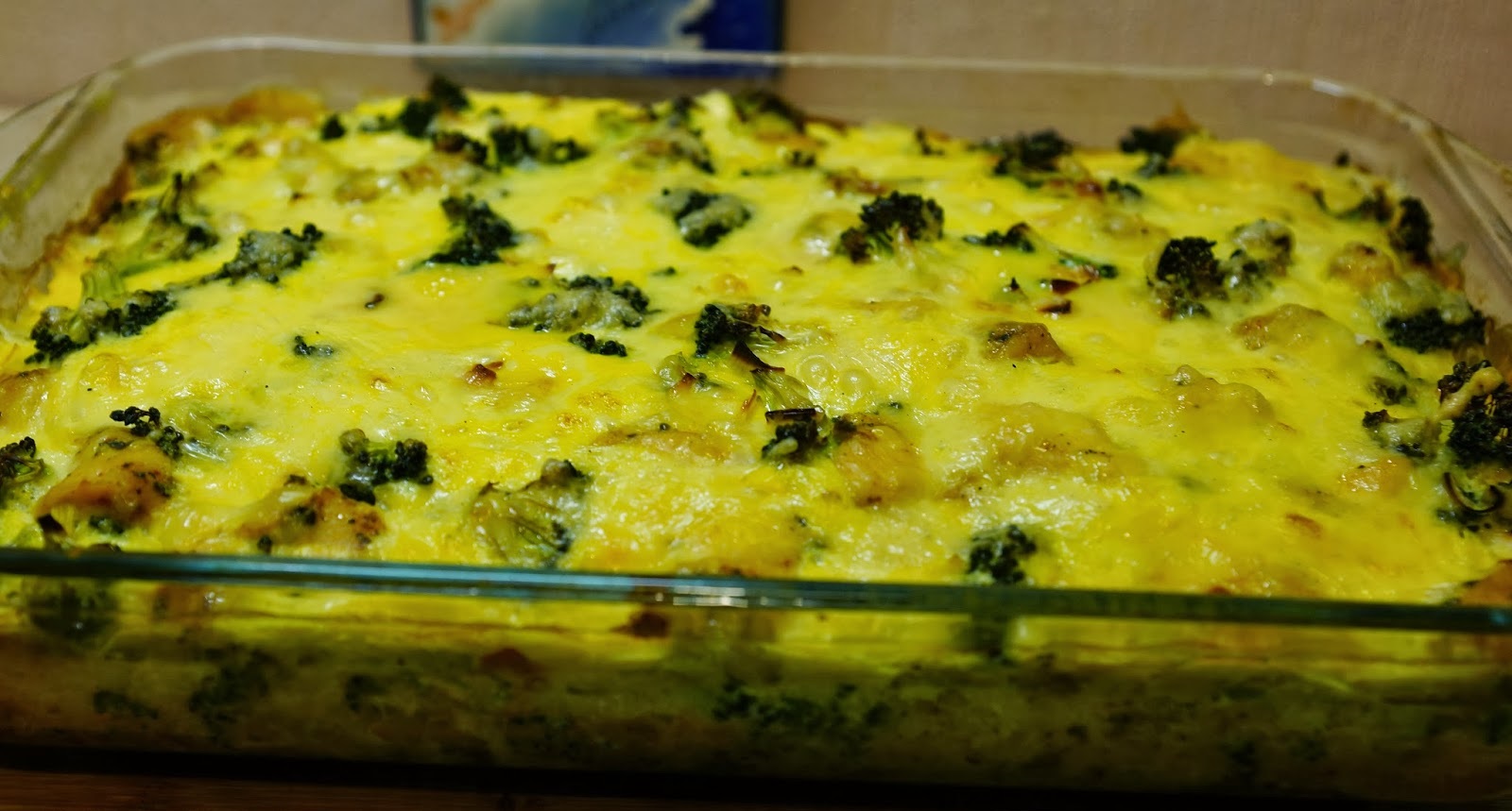 vištienos apkepas su brokoliais ir sūriu