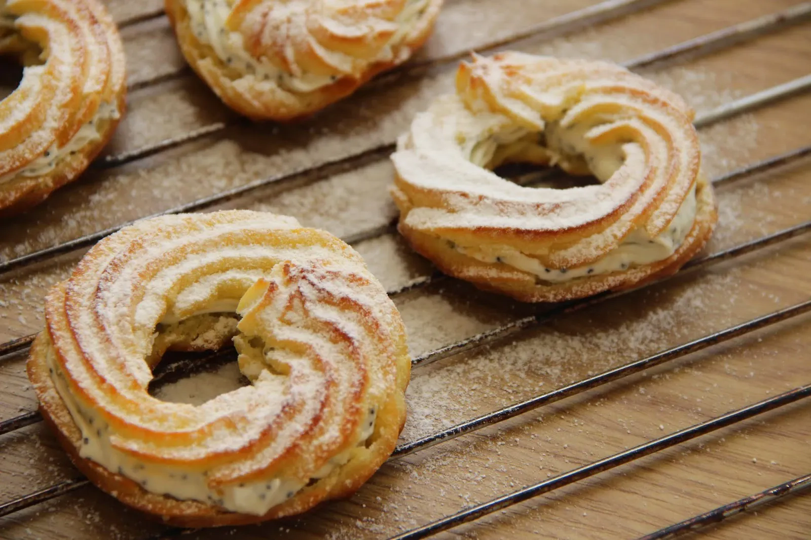 Plikytos tešlos riestės - pyragaičiai su maskarponės sūrio įdaru