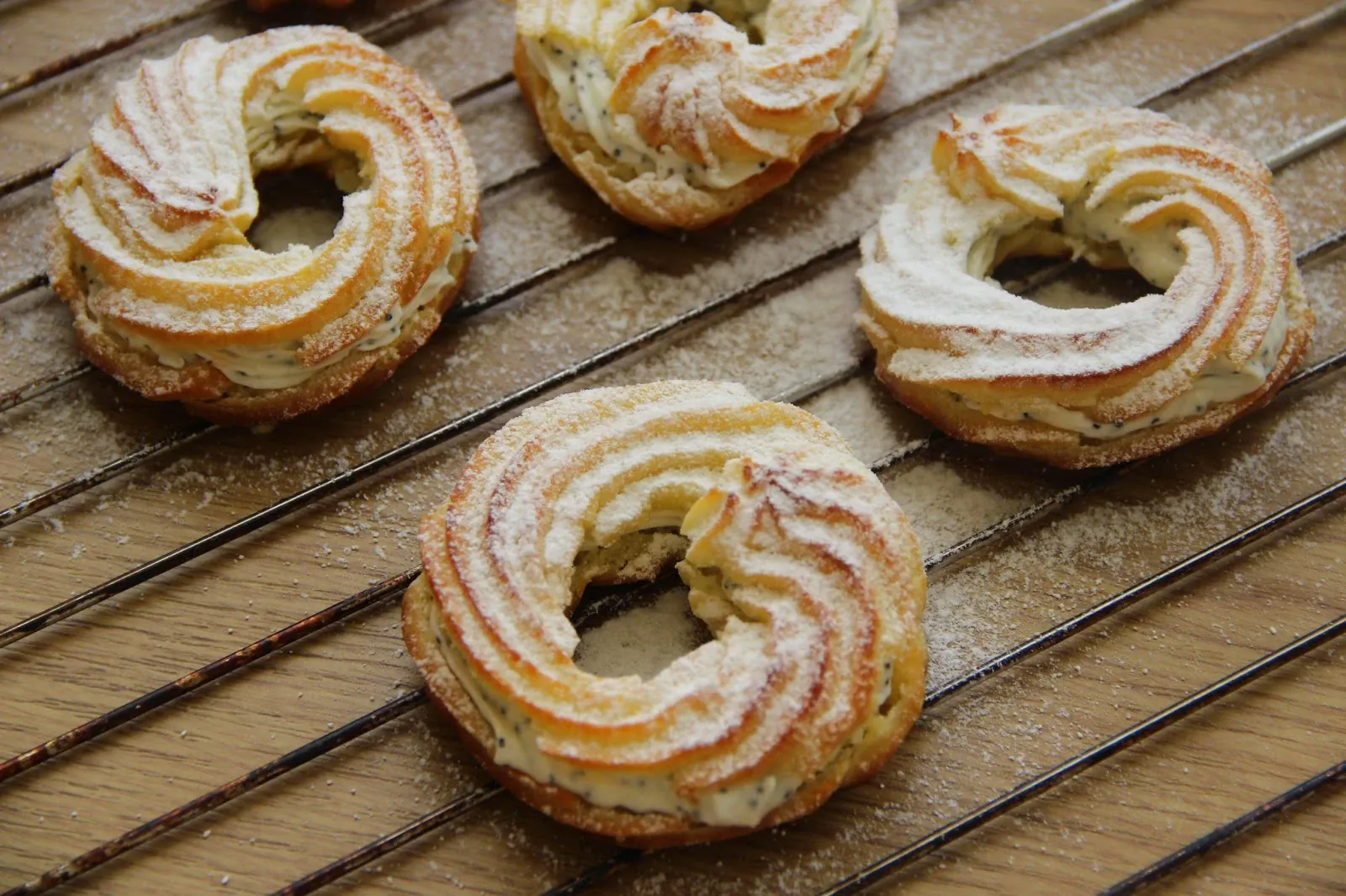 Plikytos tešlos riestės - pyragaičiai su maskarponės sūrio įdaru