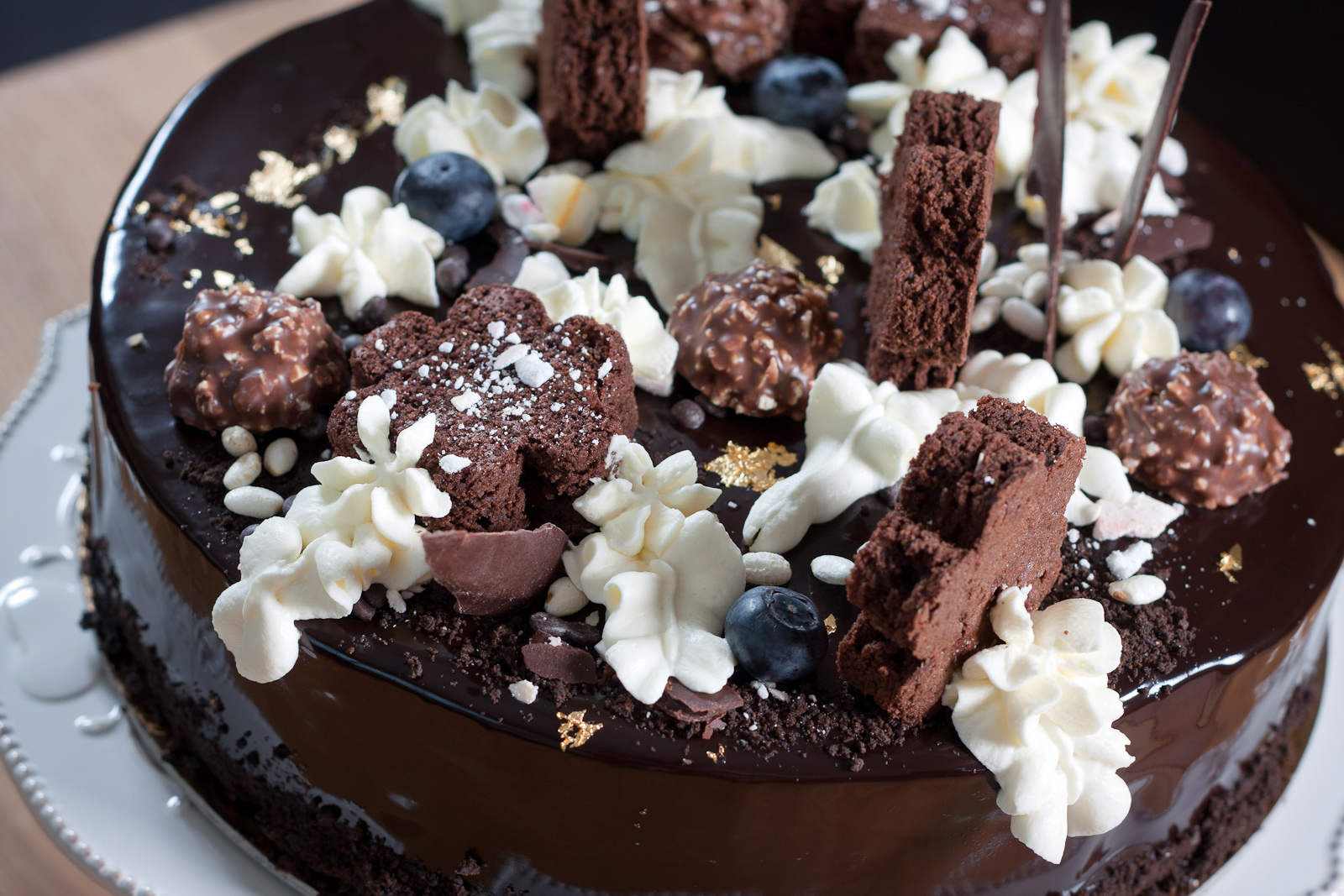 Tėčio gimtadienio tortas arba Šokoladinis tortas su traškiu "praline" sluoksniu
