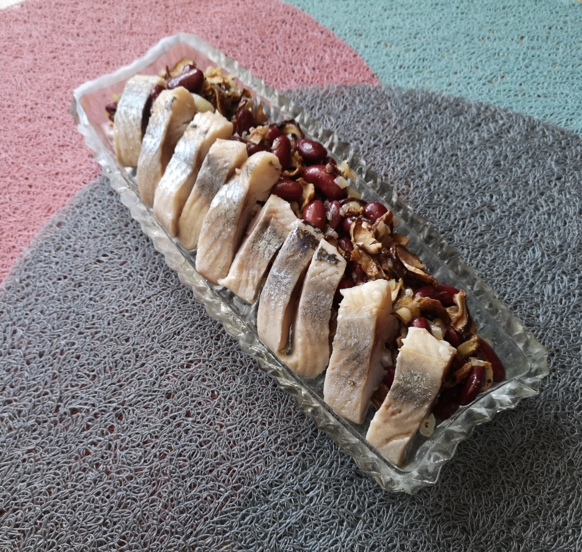 silkė su pupelėmis ir džiovintais grybais