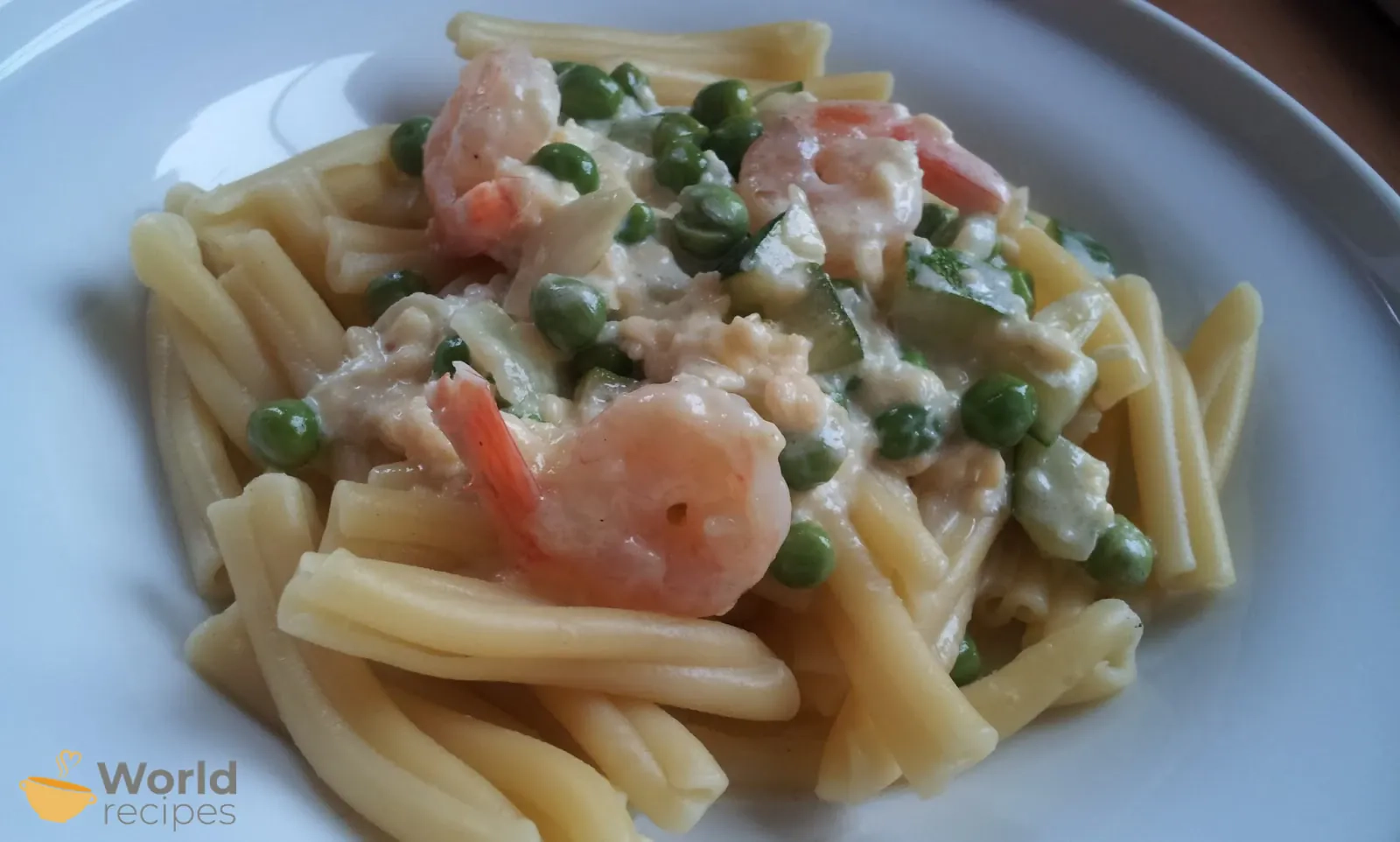 Makaronai - pasta Alfredo su krevetėmis, daržovėmis ir grietine