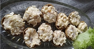 Silkės kapotinis su obuoliais, kiaušiniais, svogūnais ir majonezu
