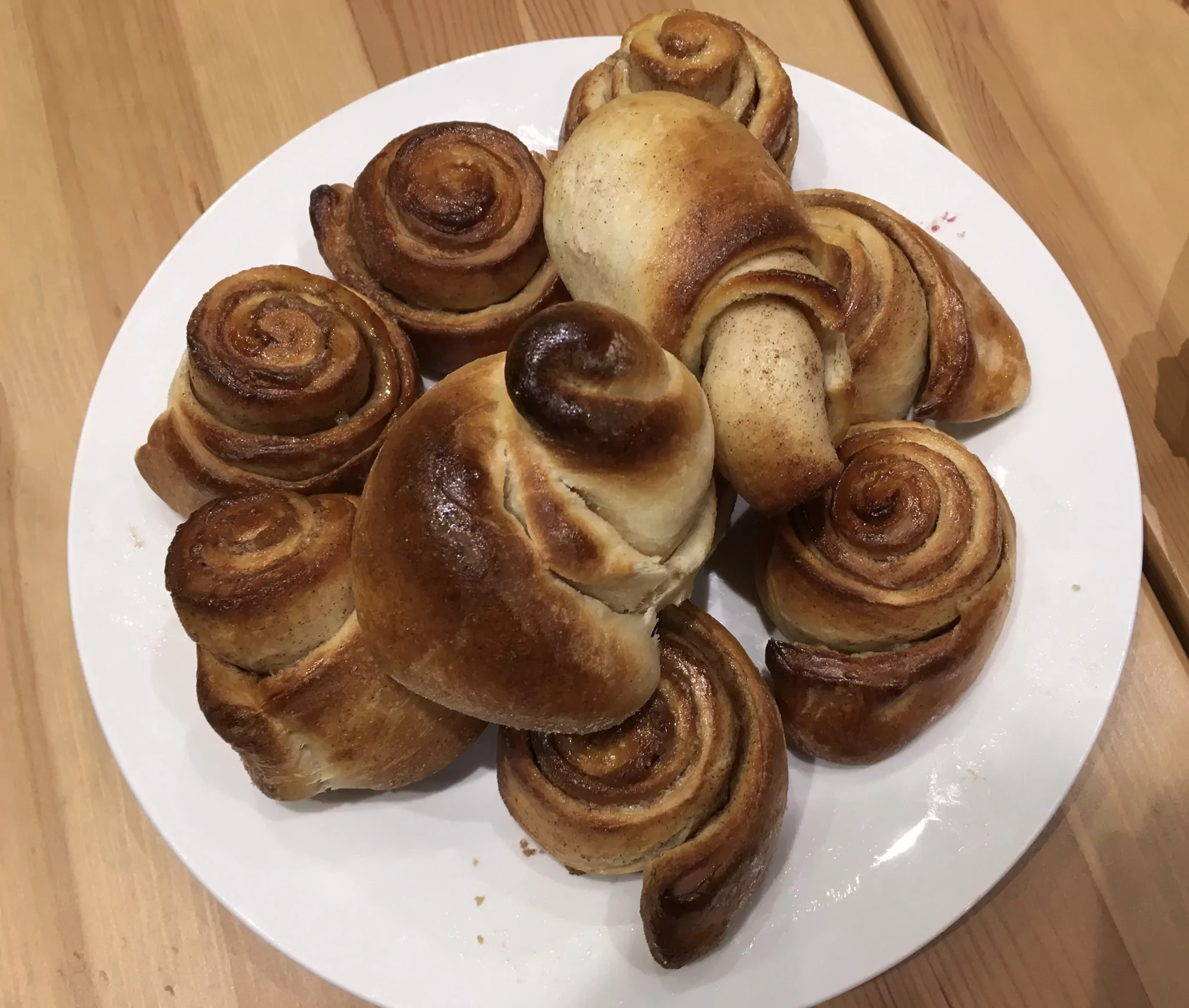 Idealiai nerealios, paprastos ir greitos mielinės bandelės su pasirinktu įdaru