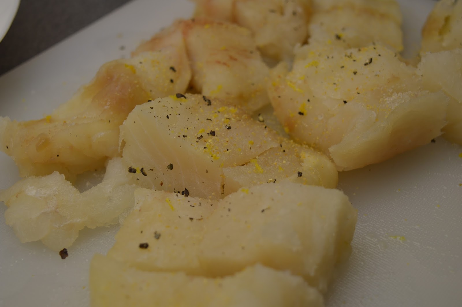 apibarstyta žuvis prieskoniais