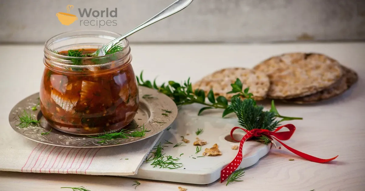 Skani silkė krapų ir pomidorų marinate