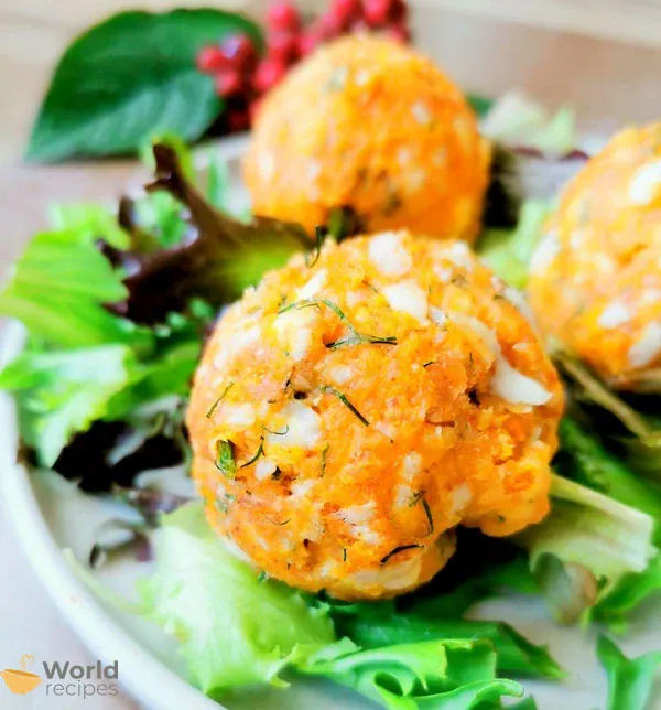 Užkandiniai Halloumi sūrio kamuoliukai su morkomis
