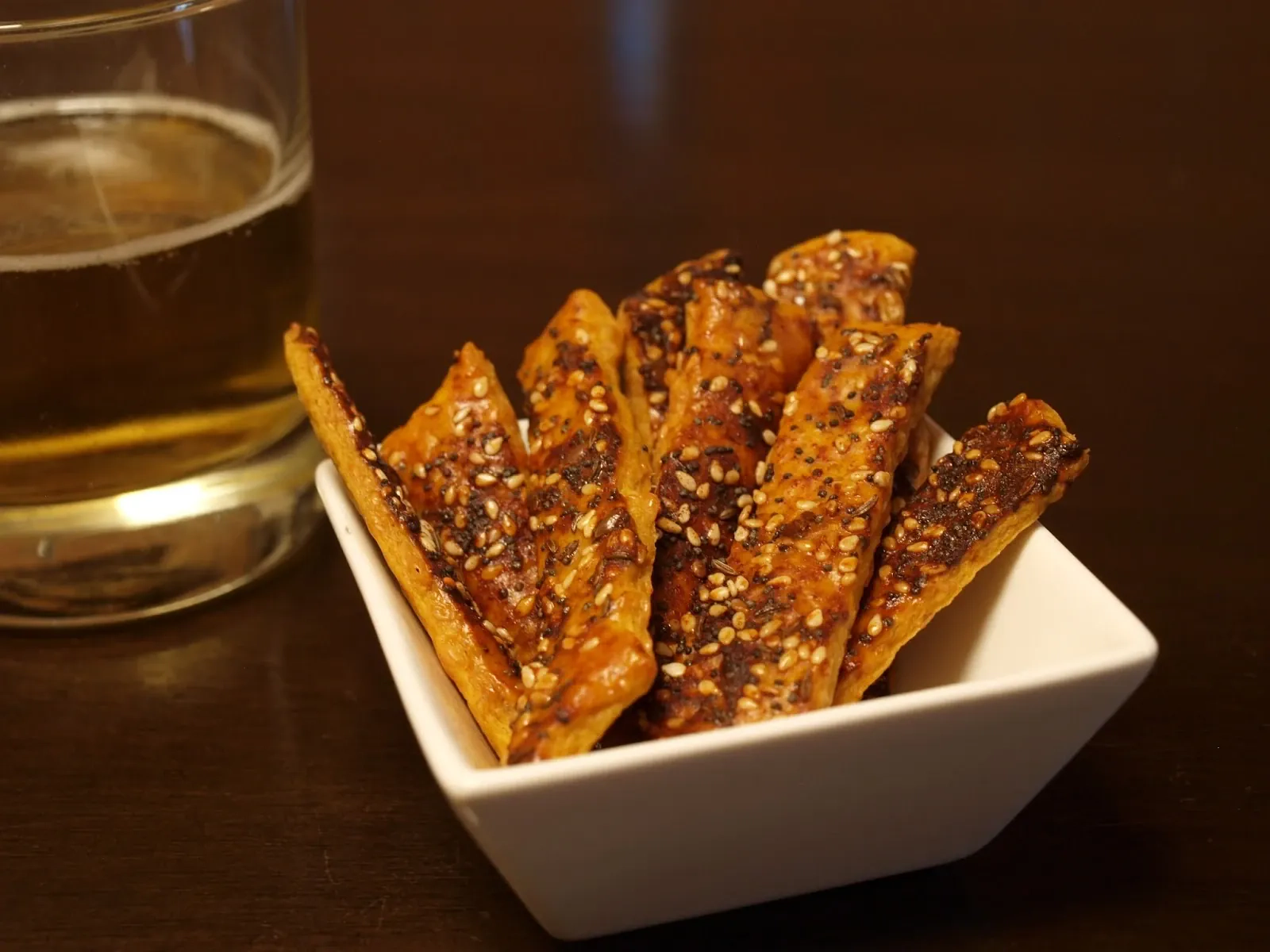 Alaus sausainiai su aguonomis ir sezamais pagal Beatą