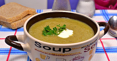 Zupa z brokułów i pieczarek