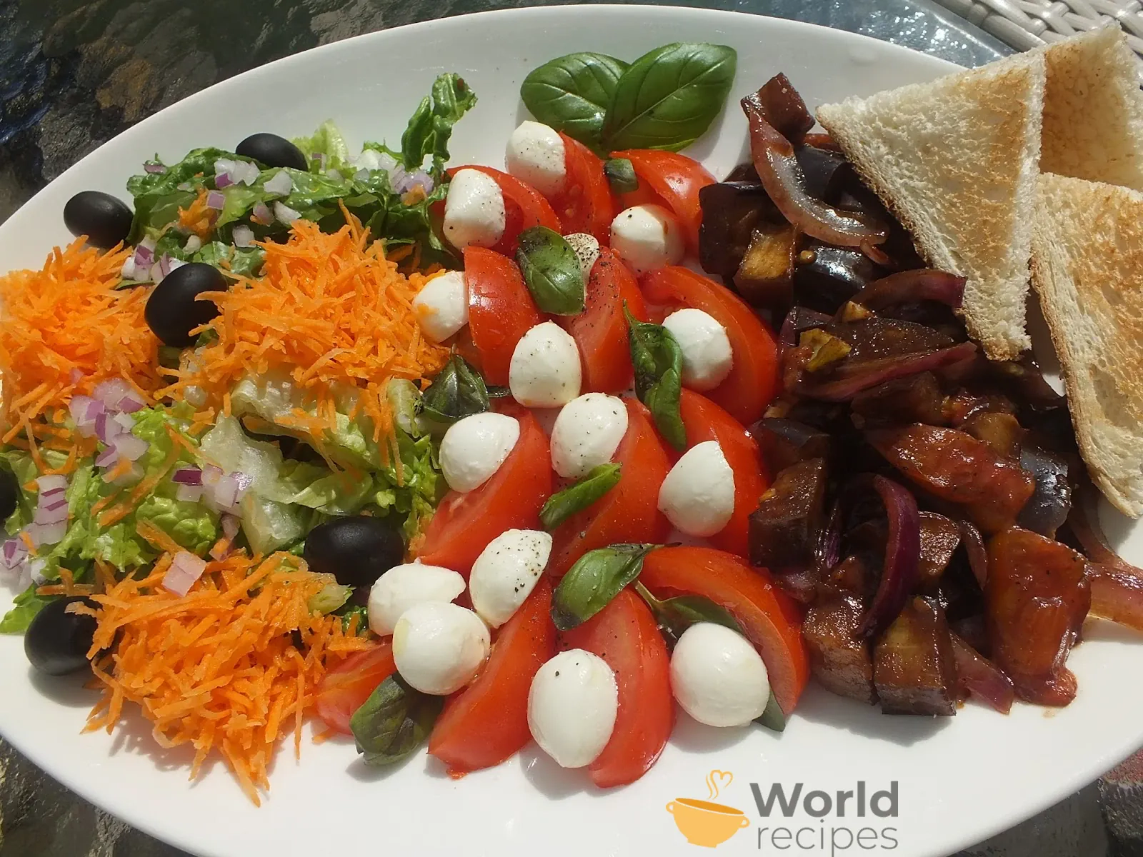 Itališka Antipasti užkandėlė: Caponata, Caprese ir Insalata
