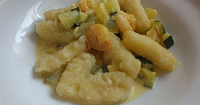 Bulviniai gnocchi virtinukai cukinijų ir krevečių padaže