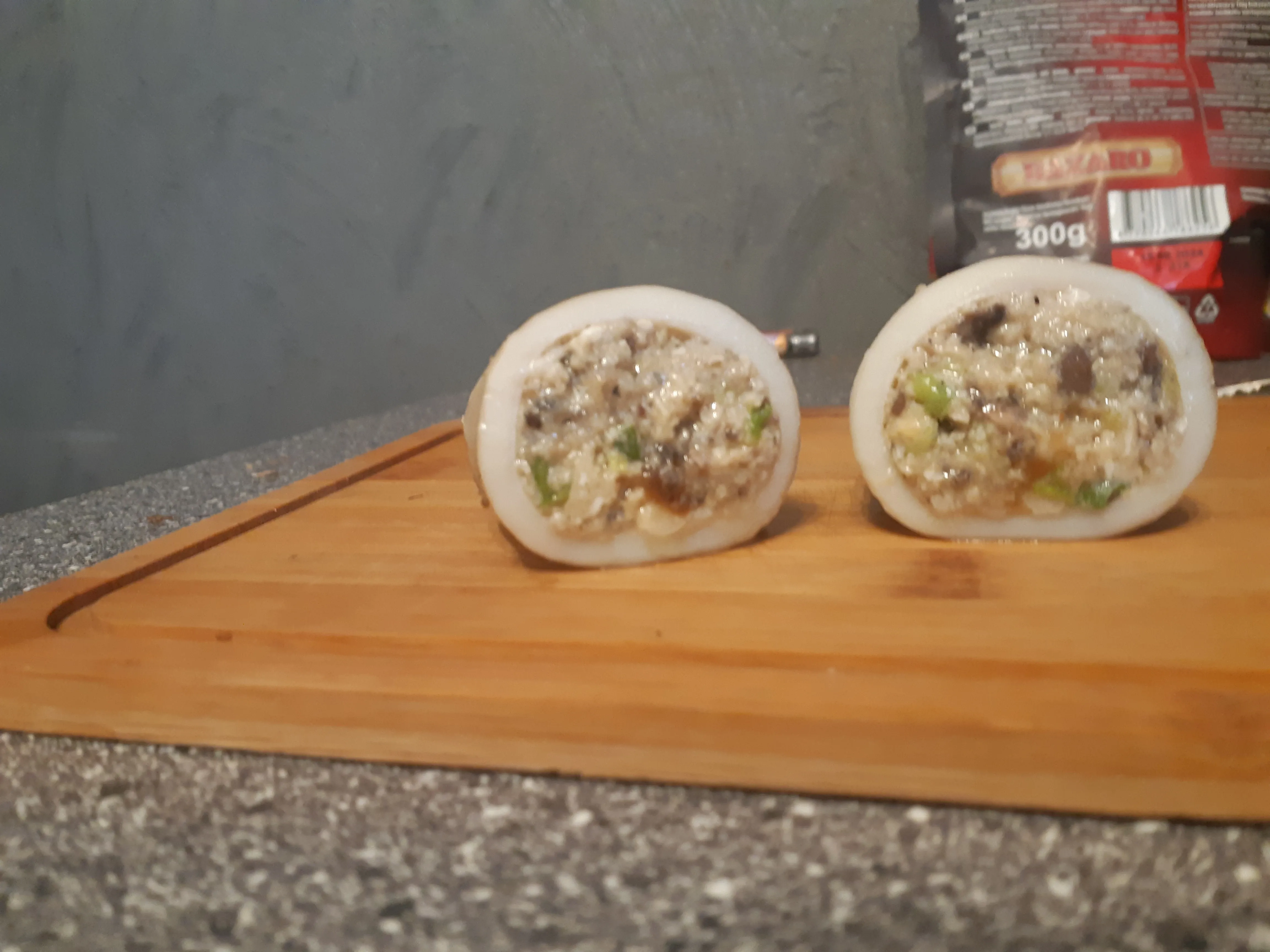 Orkaitėje kepti įdaryti kalmarai