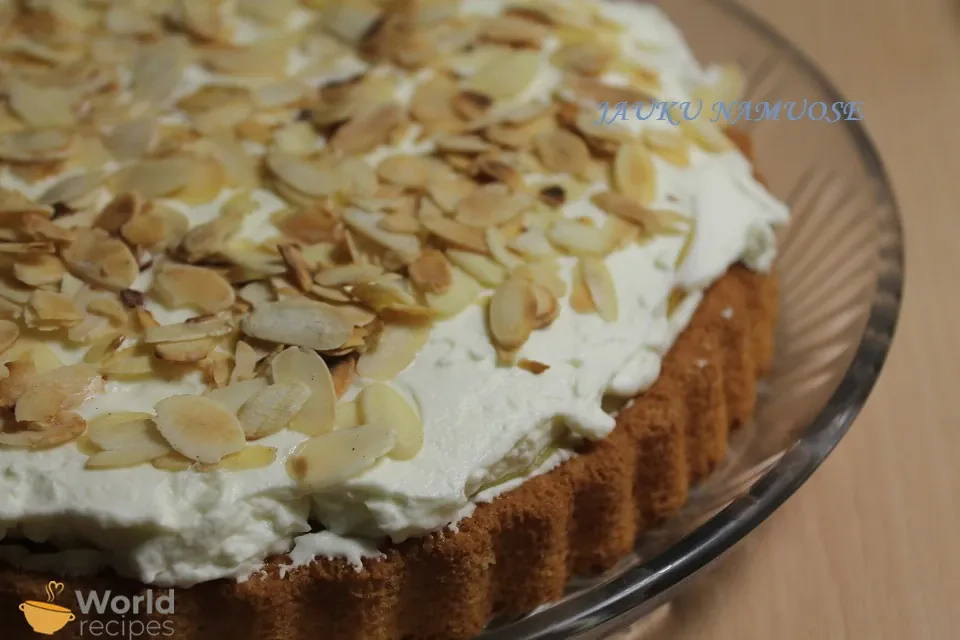 Greitas biskvitinis tortas su mascarpone sūriu ir persikais
