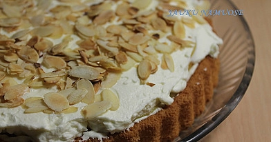 Greitas biskvitinis tortas su mascarpone sūriu ir persikais