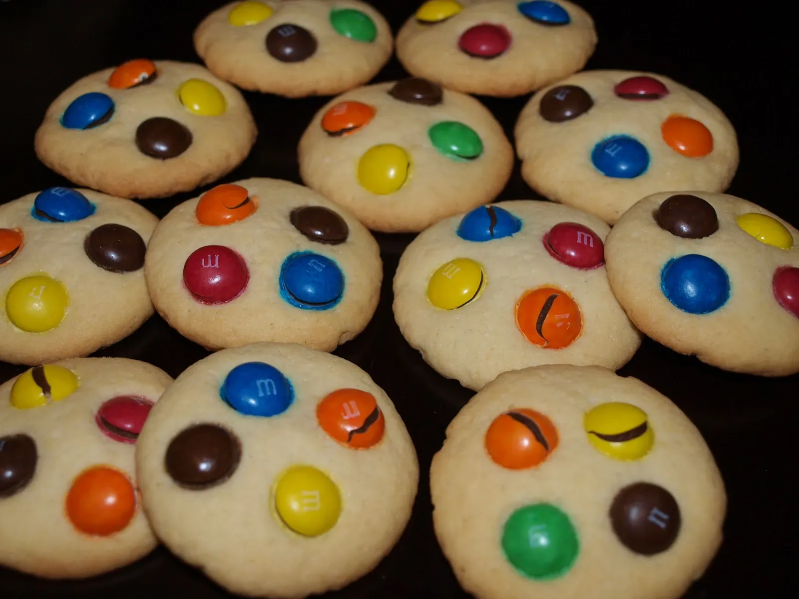 Paprasti sviestiniai sausainiai su M&M