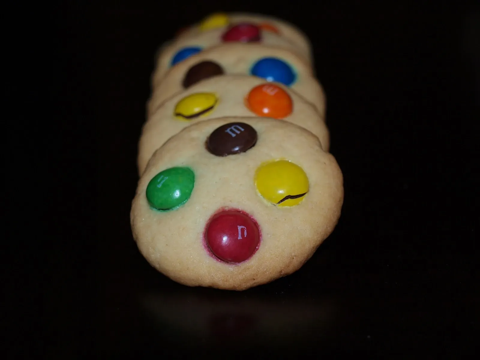 Paprasti sviestiniai sausainiai su M&M