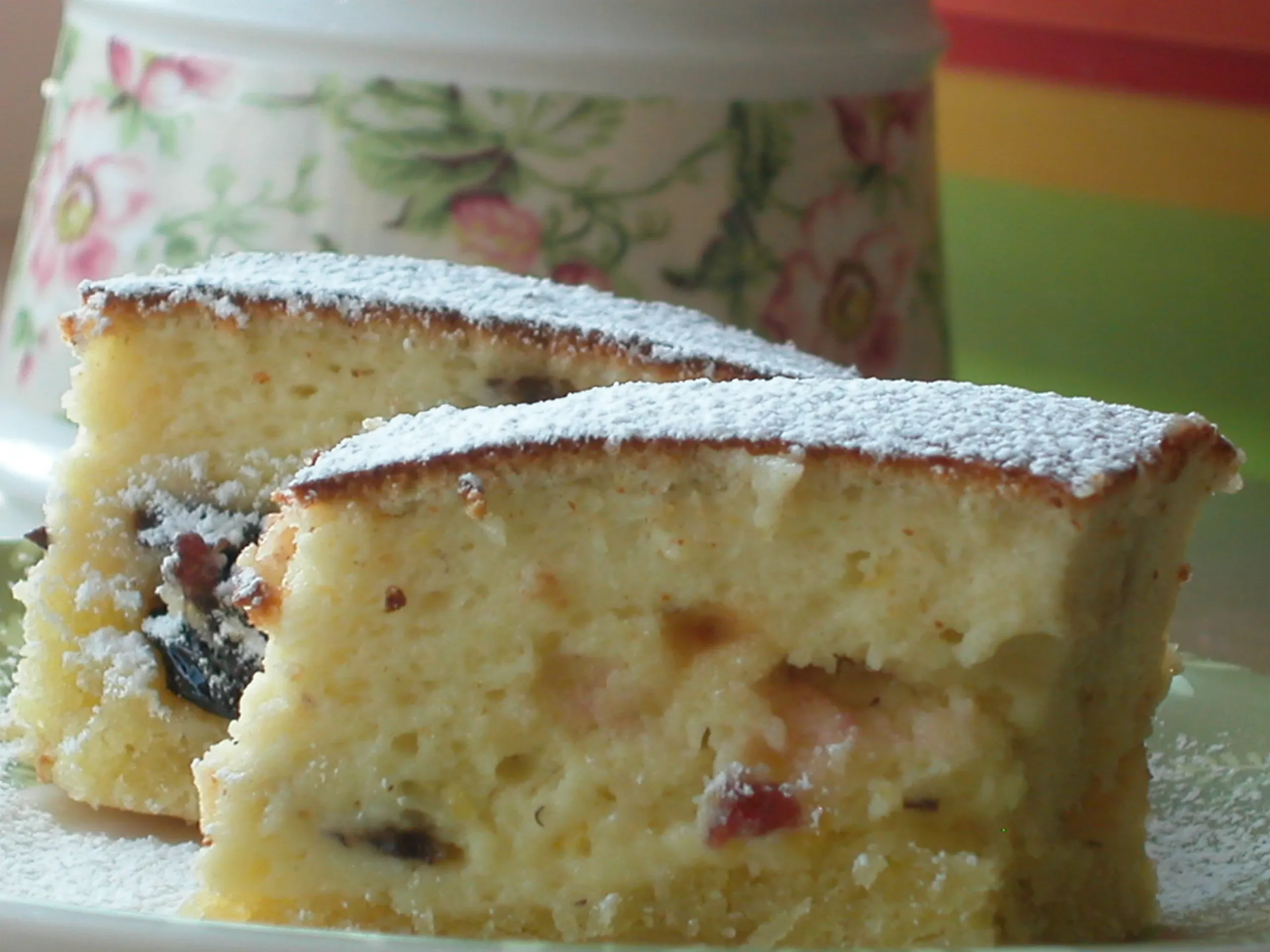 Citrininis varškės pyragas su razinomis ir grietine