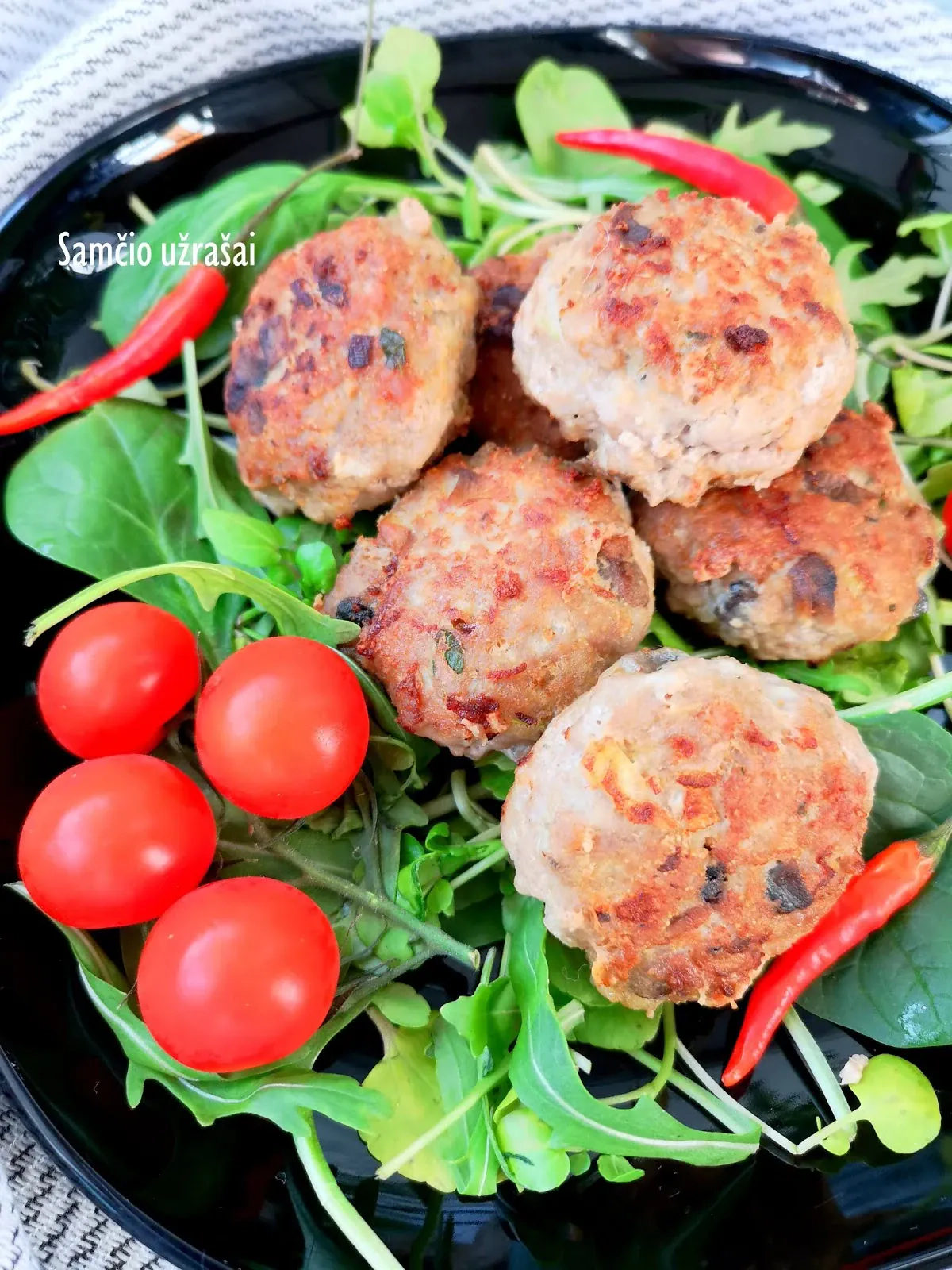 Kotletai su čiobreliais, pievagrybiais ir maskarponės sūriu