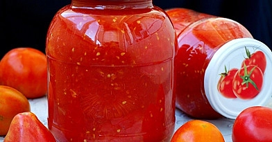 Pomidory bez skórki w soku pomidorowym