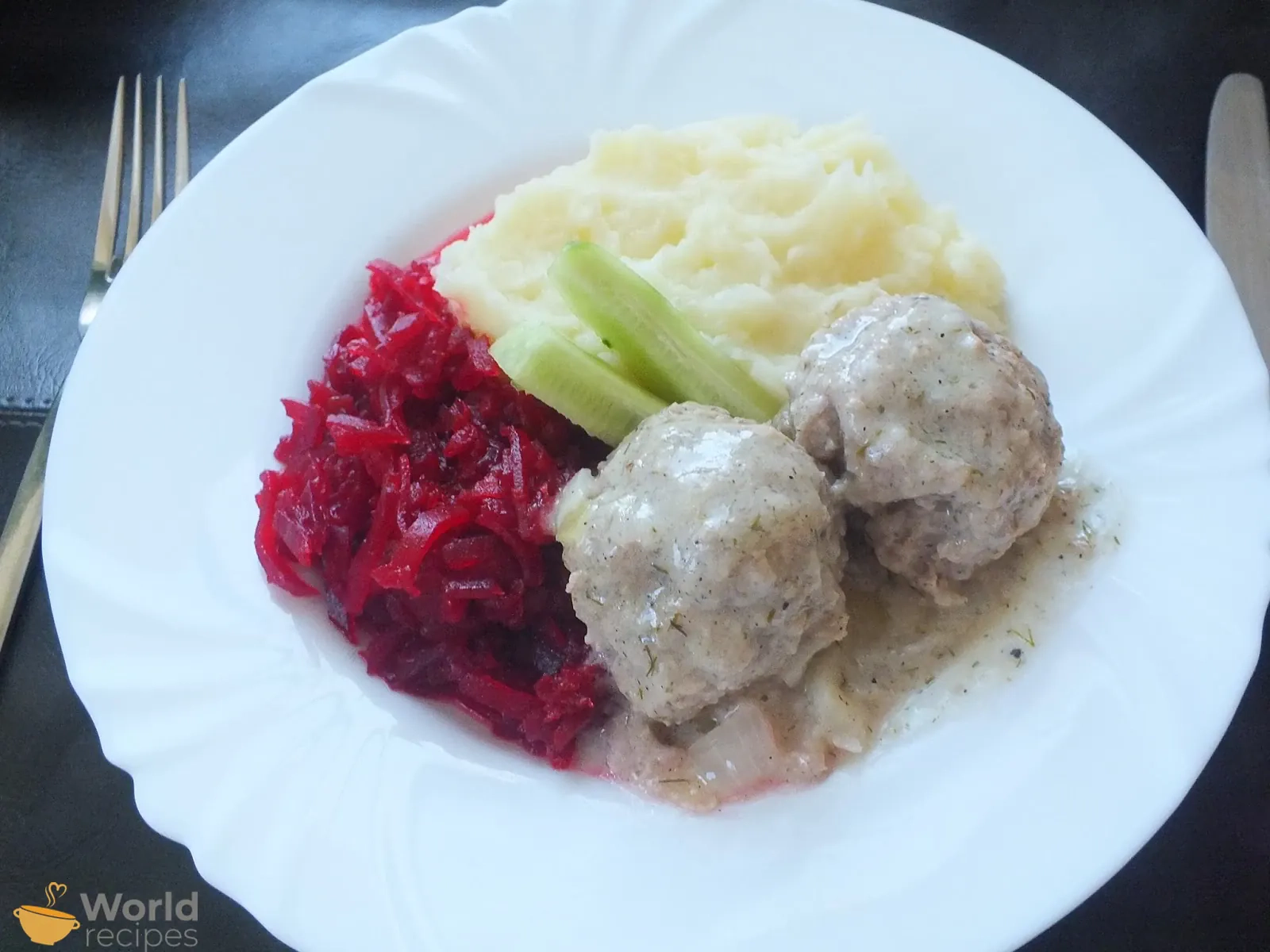 Bavariški mėsos faršo kukuliai su baltu padažu