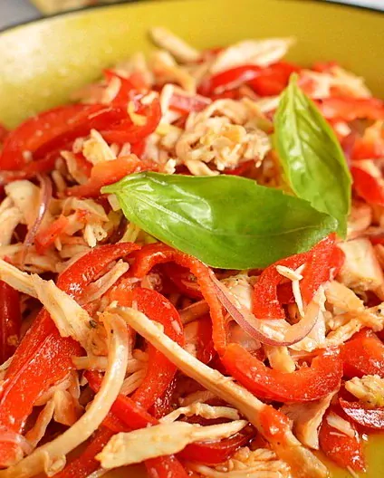 Vištienos ir paprikų salotos