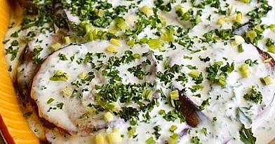 Baklažanai česnakiniame žolelių padaže