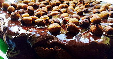 Šokoladinis lazdyno riešutų pyragas
