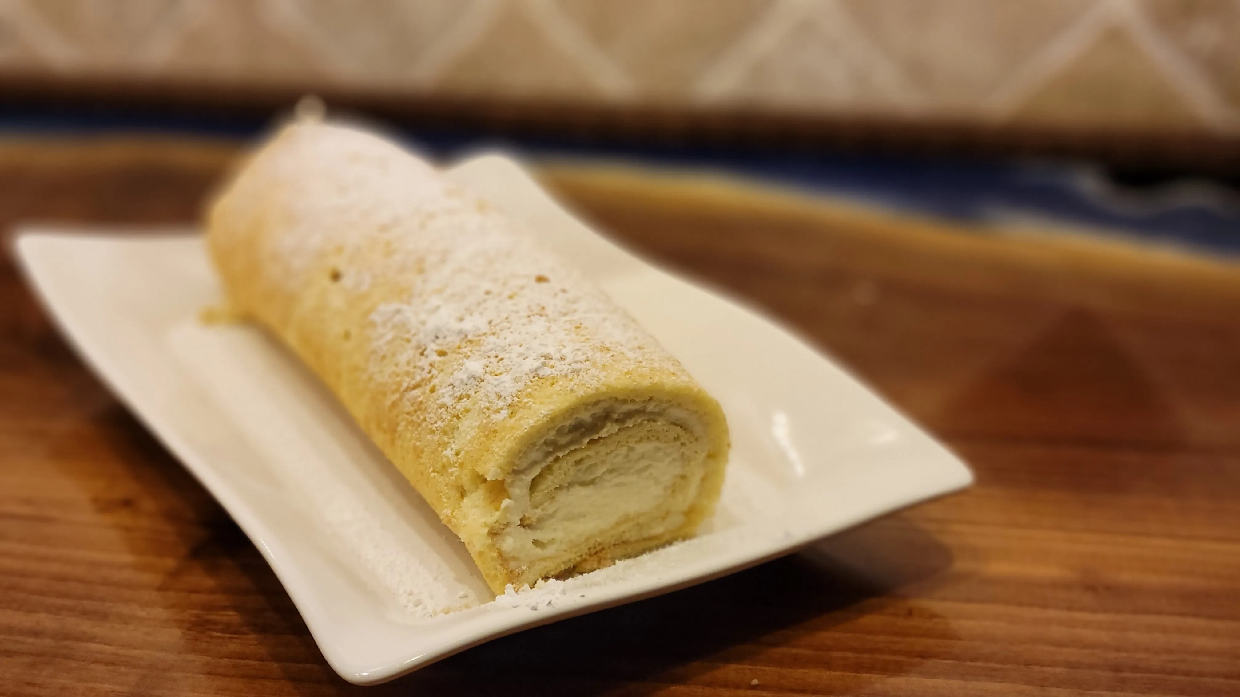 Kuršėnų vyniotinis su maskarponės ir grietinėlės kremu