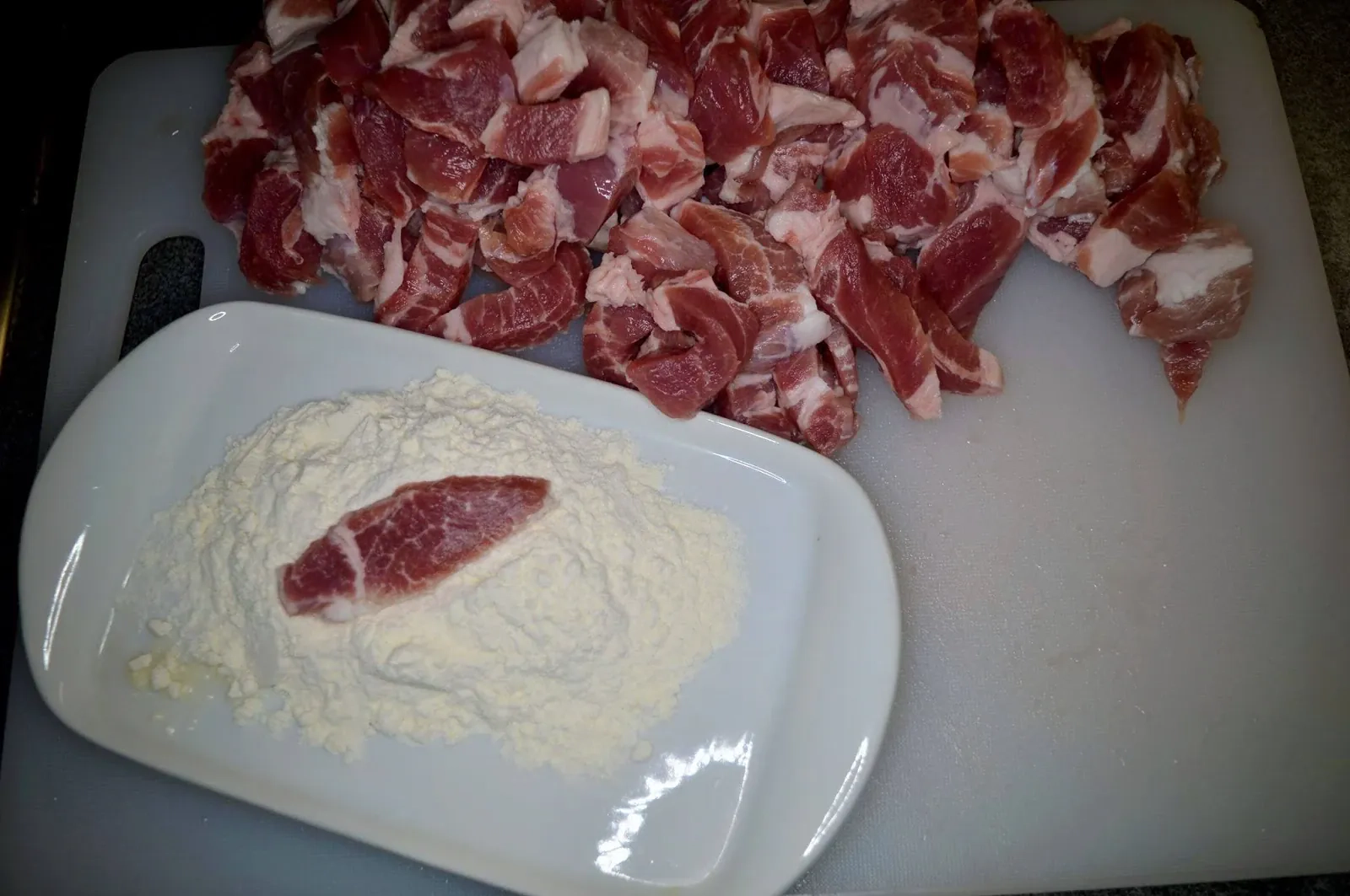 Kiaulienos sprandinės troškinys su daržovėmis ir grybais