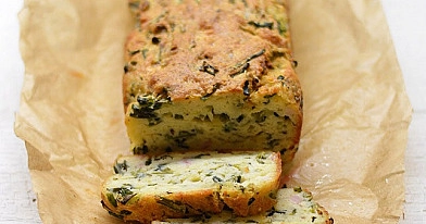 Vegetariškas nesaldus pyragas su sūriu ir svogūnų laiškais