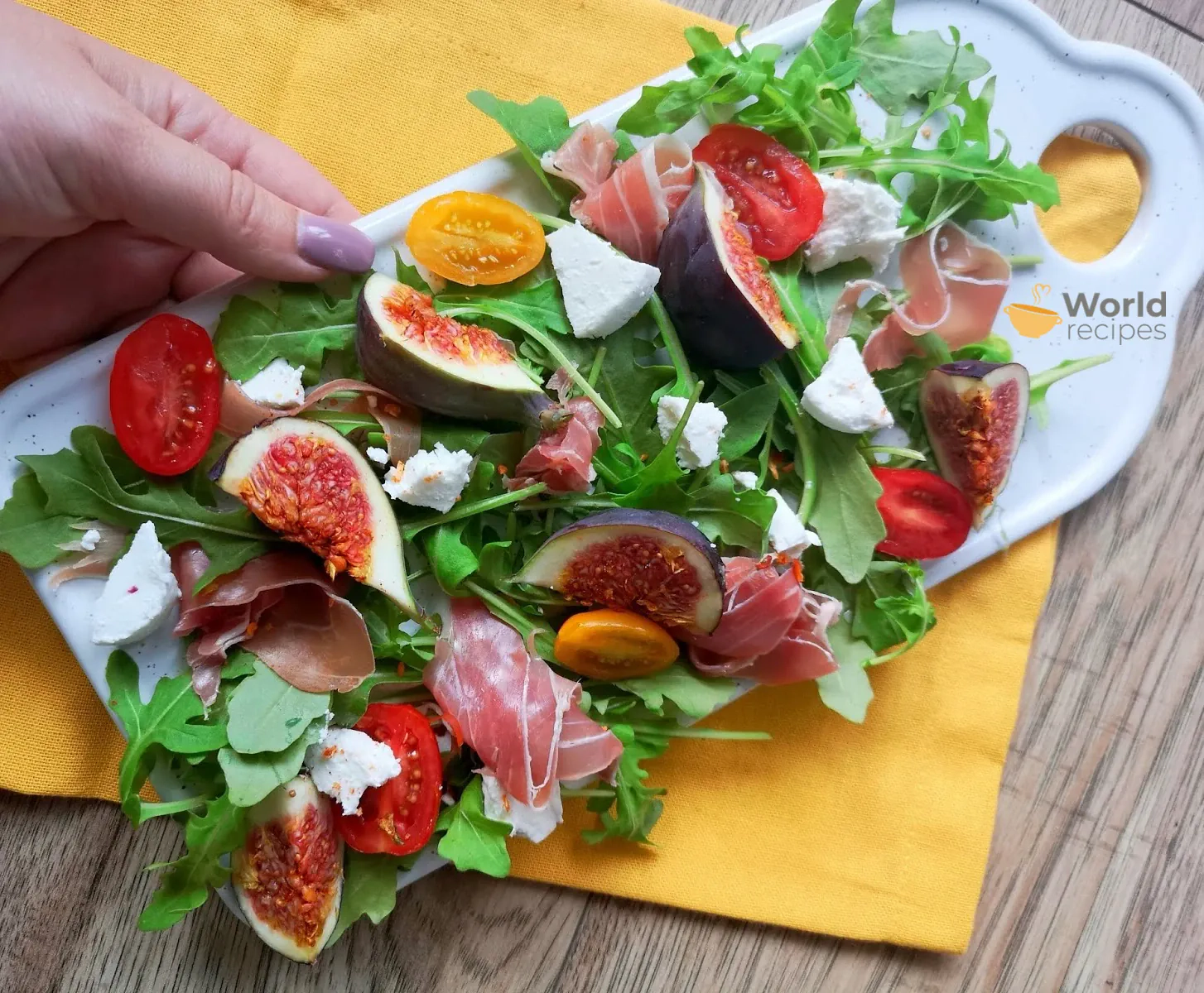 Salotos su figomis, ožkų sūriu ir Prosciutto kumpiu