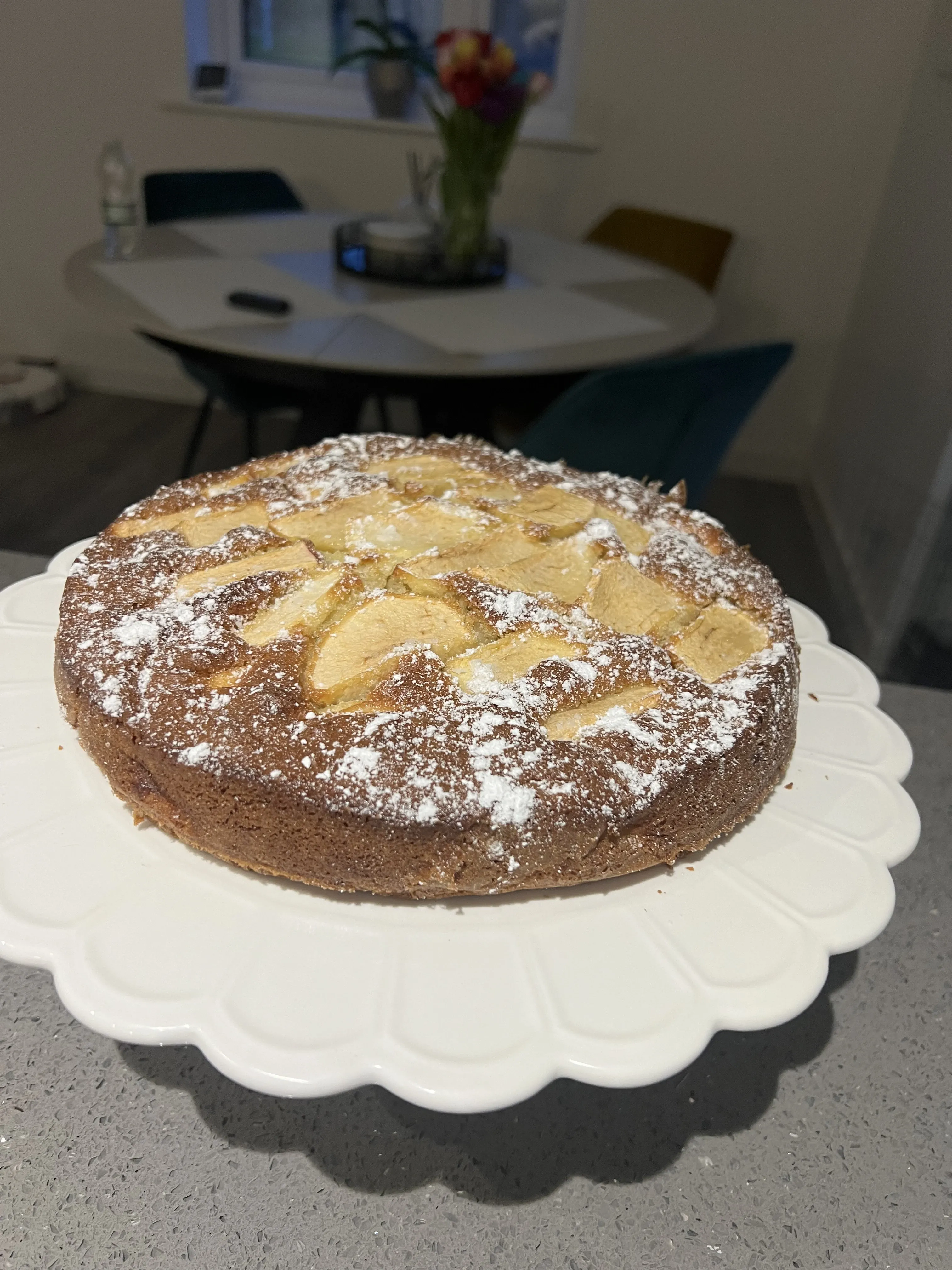 Labai paprastas, greitas ir skanus obuolių pyragas su sviestu