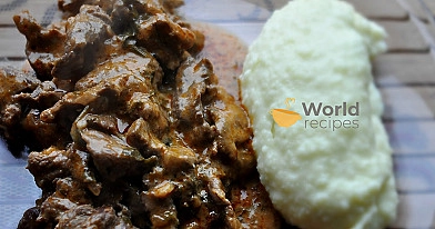 Jautienos stroganovas (beef Stroganoff) su grietine ir pomidorų padažu