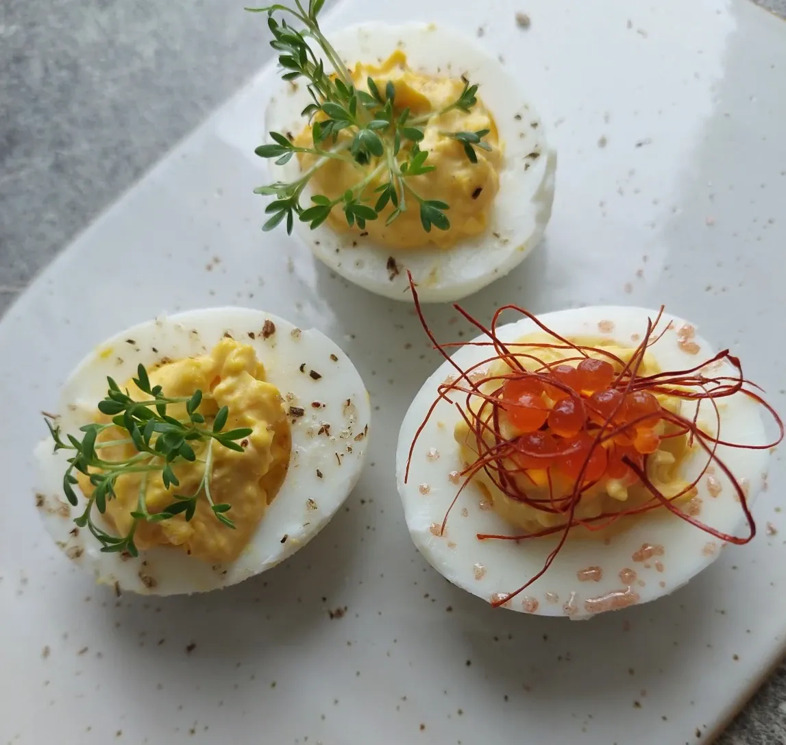 Klasikiniai farširuoti kiaušiniai su majonezo ir garstyčių padažu