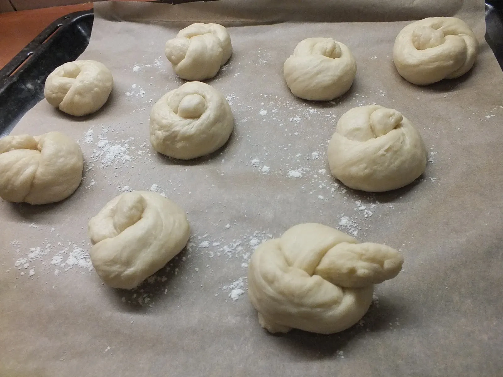 Mielinės tešlos bandelės su cinamonu