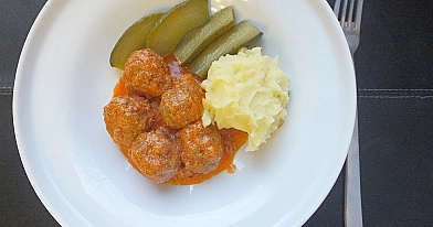 Mėsos tefteliai pomidorų padaže, troškinti keptuvėje
