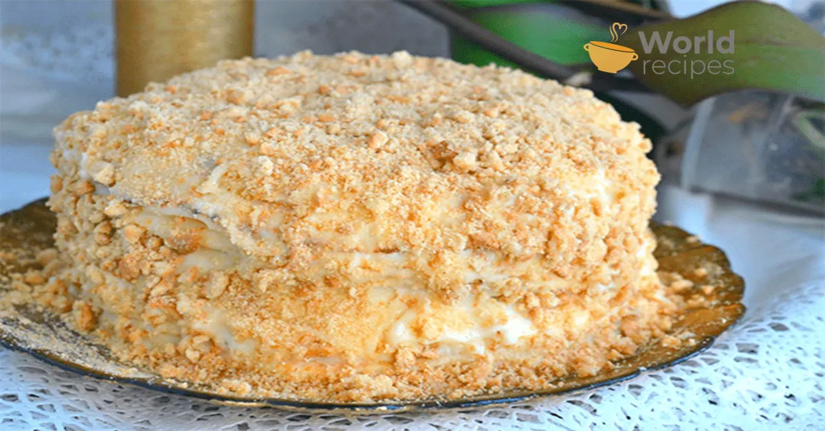 Skanus nekeptas tortas "Plombyras" su grietinės kremu
