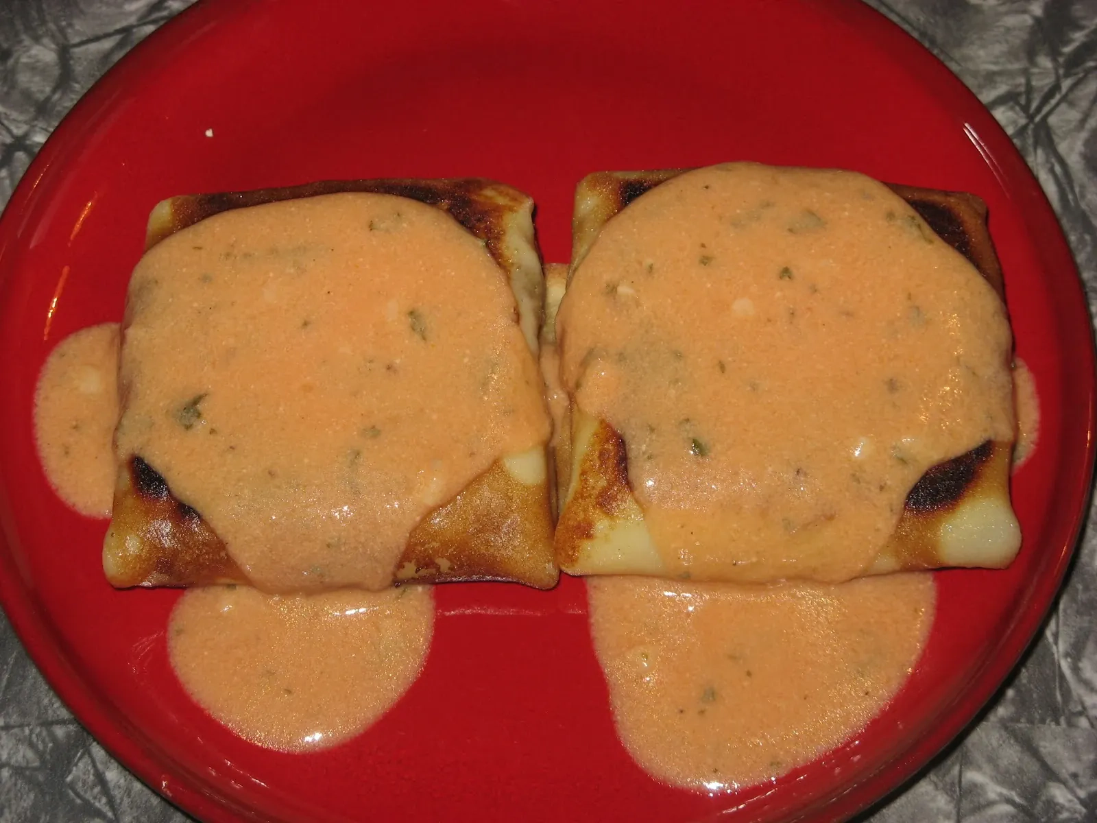 Lietiniai su virta vištiena, morkomis, pievagrybiais ir sūriu