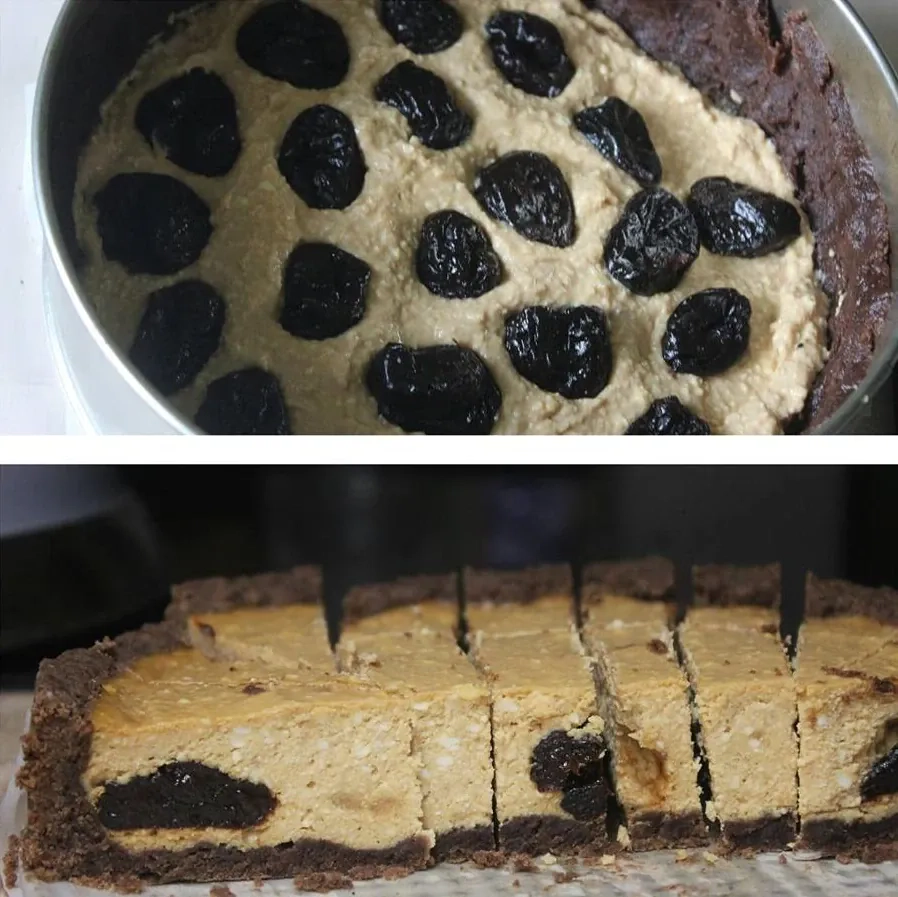 Rudasis varškės pyragas su Rududu ir džiovintomis slyvomis