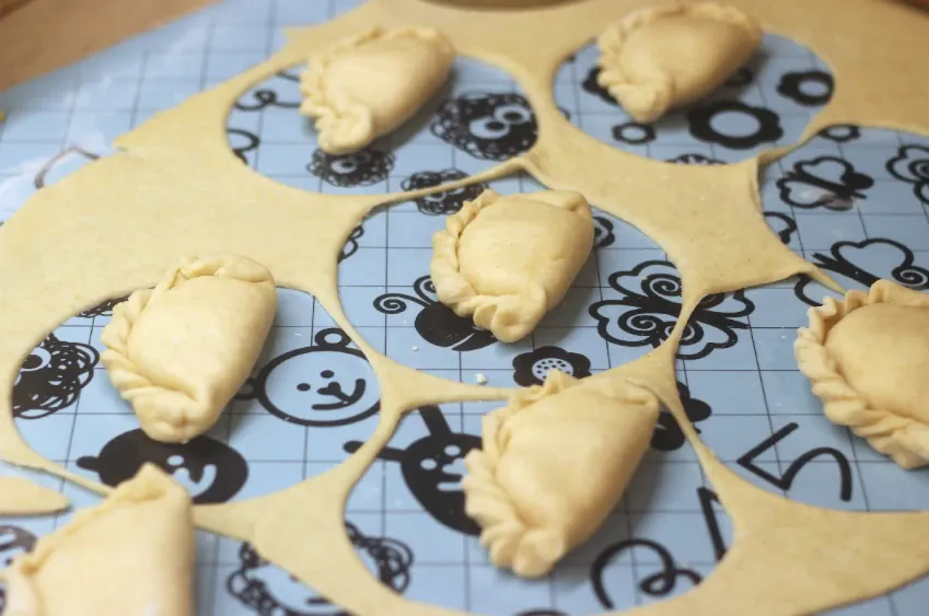 Paprasti močiutės miltiniai virtiniai su varške