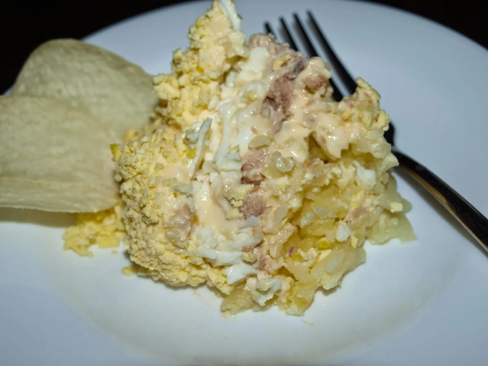 Tuno salotos saulėgrąža - su bulvėmis, kiaušiniais ir alyvuogėmis