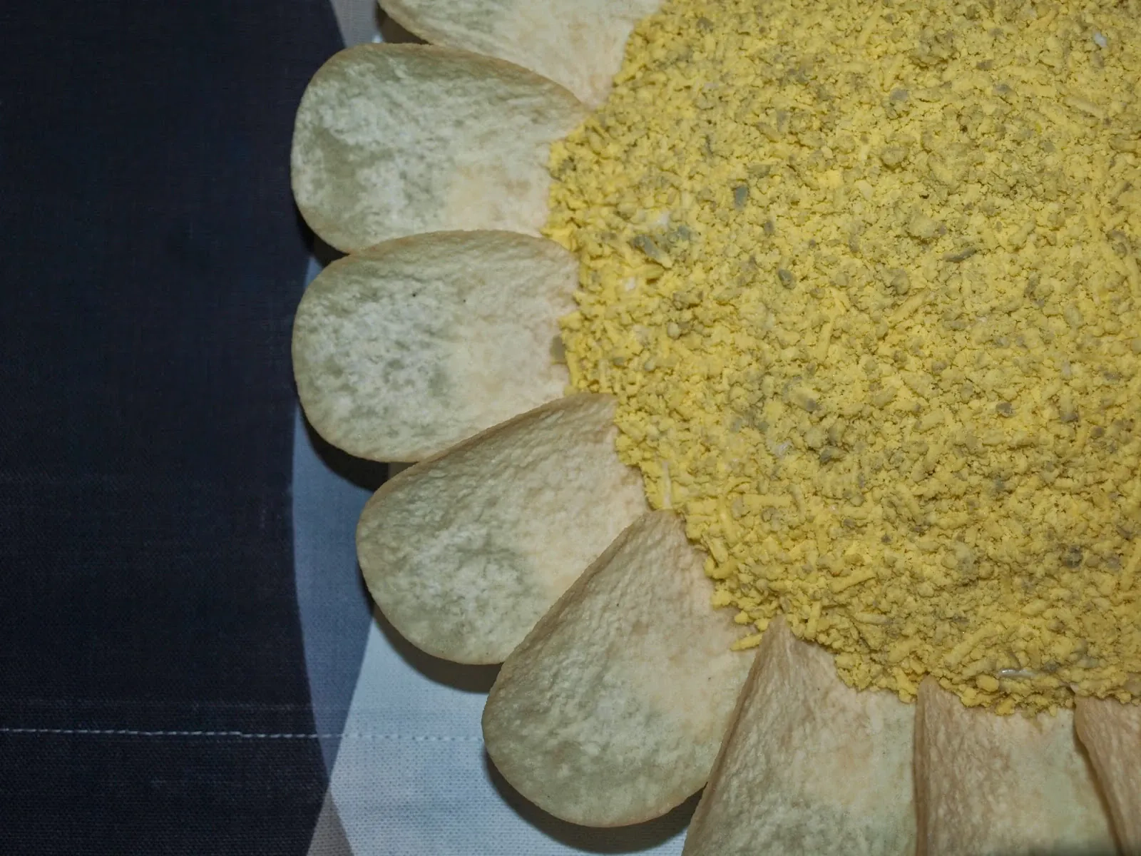 Tuno salotos saulėgrąža - su bulvėmis, kiaušiniais ir alyvuogėmis