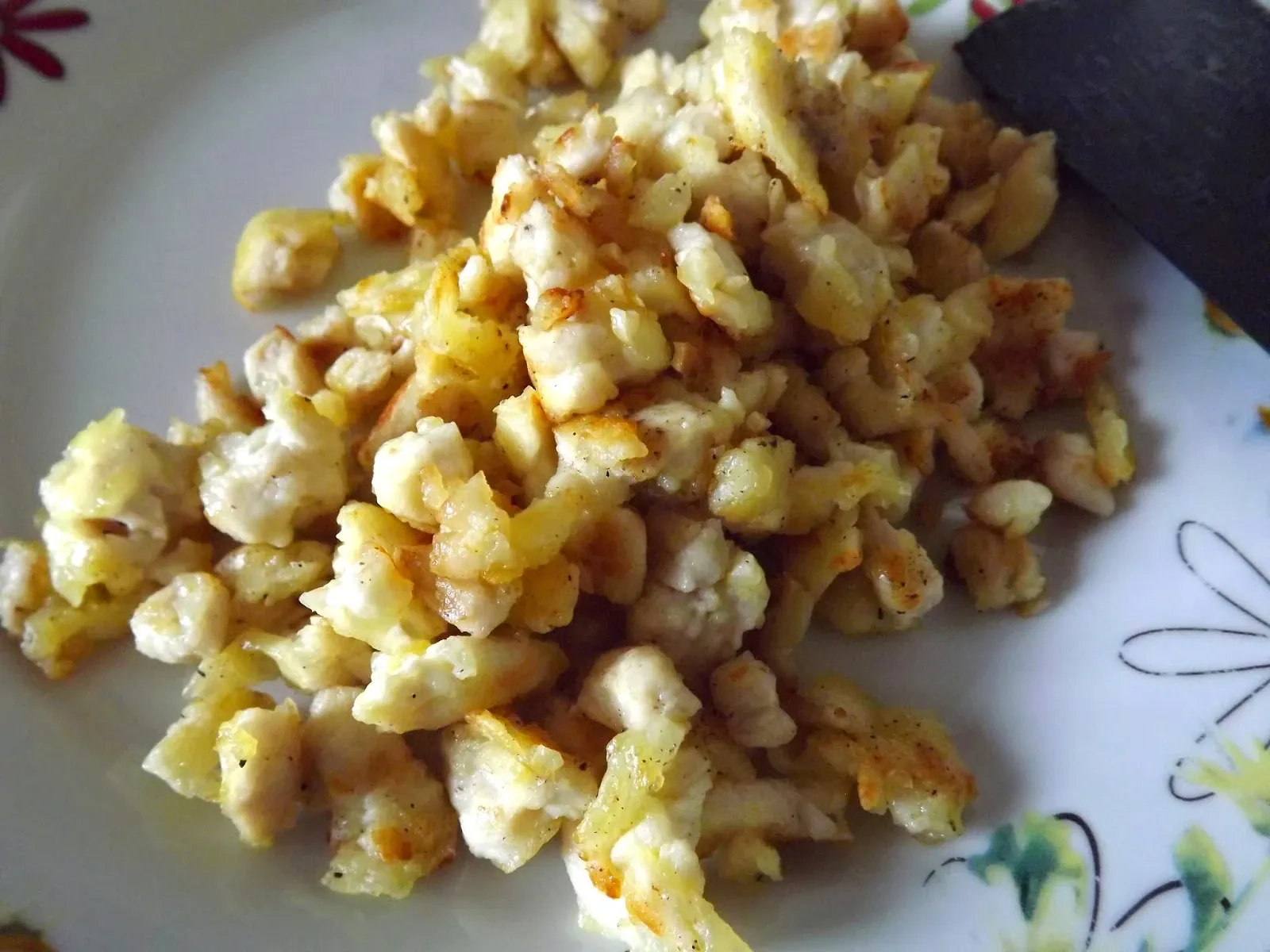 Vištiena su konservuotais ananasais, paprikomis, morkomis ir medumi