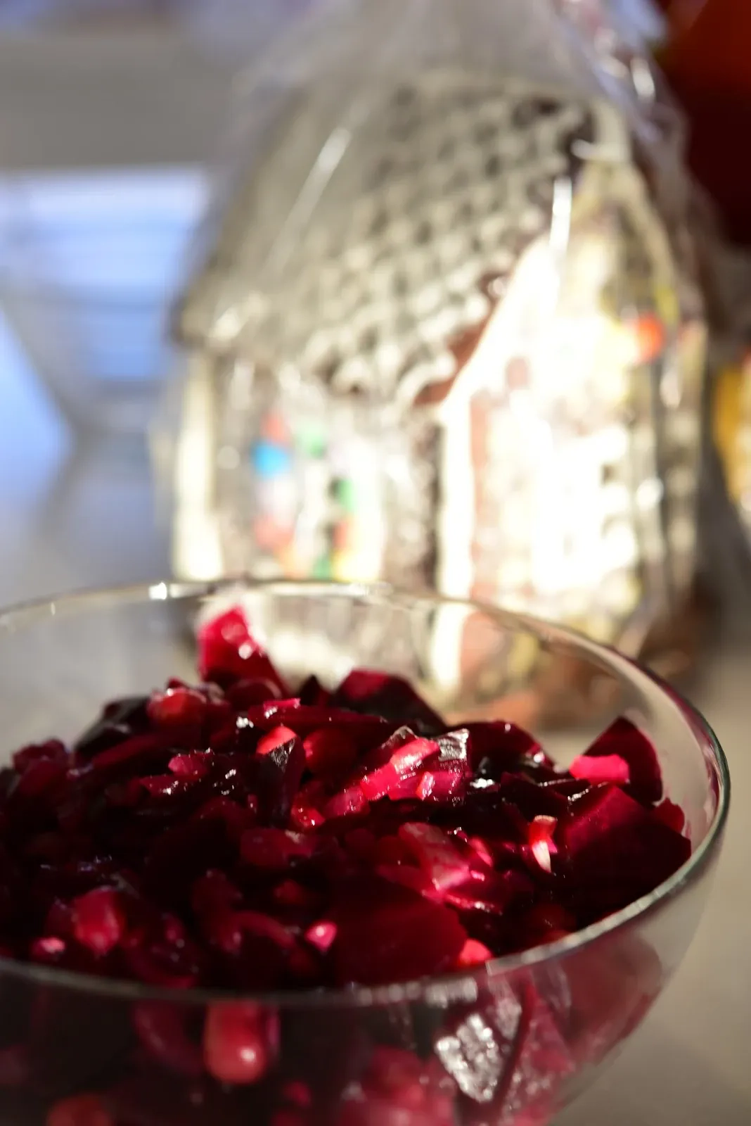 Virtų burokėlių ir konservuotų avinžirnių mišrainė