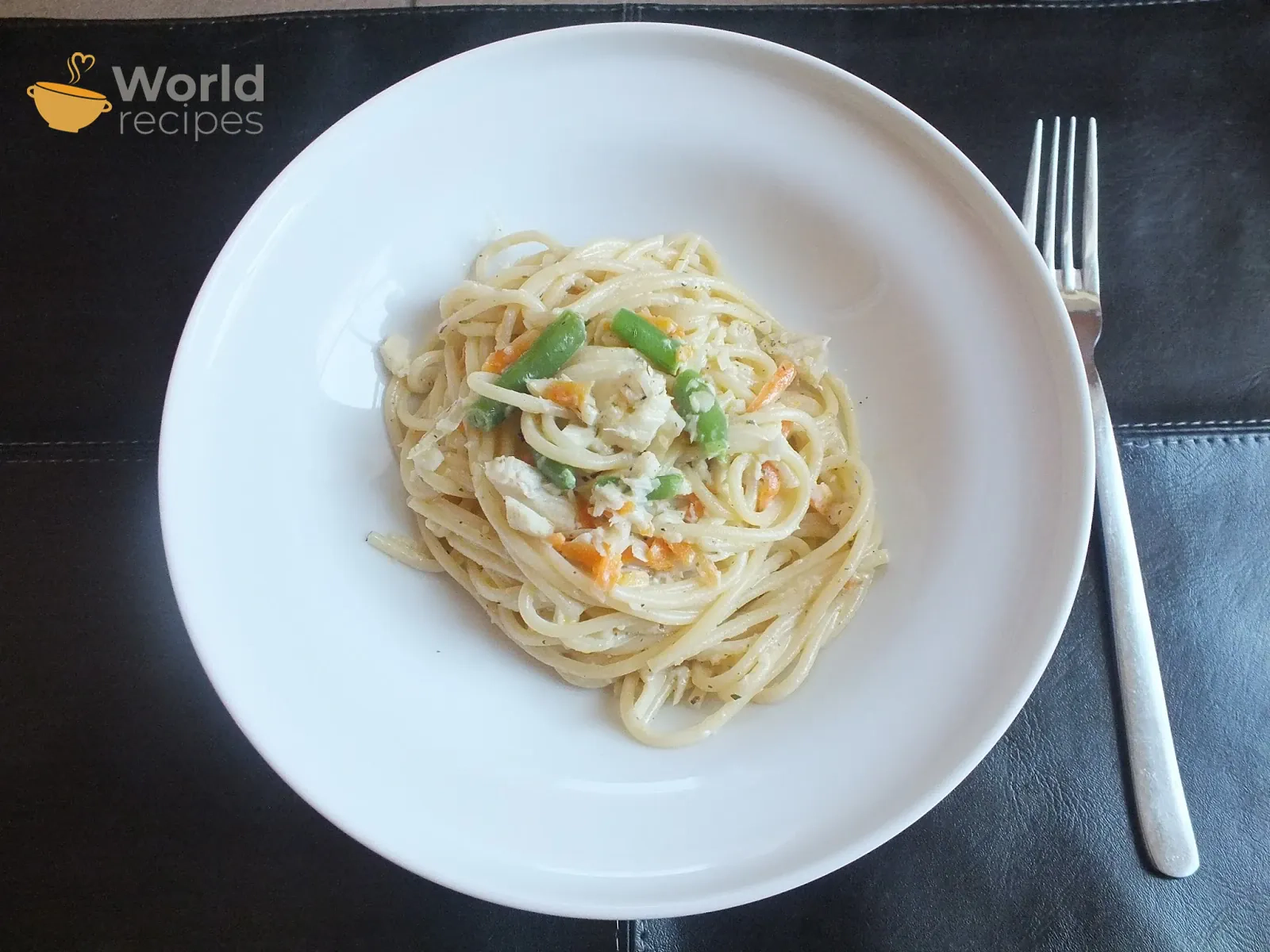 Spageti makaronai - žuvies, sūrio ir grietinėlės padaže