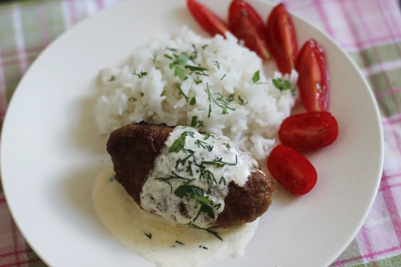 Antienos zrazai su daržovių įdaru ir grietinėlės padažu